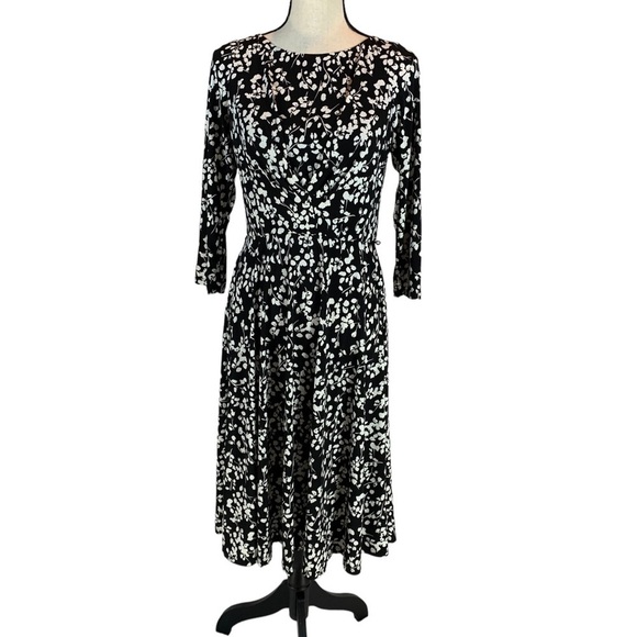 Harper Rose Dresses & Skirts - Harper Rose 3/4 Sleeve V Neck Fit and Flare Dress - Black / White - size 8